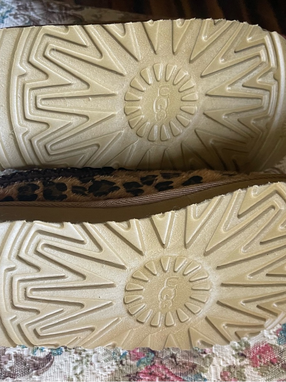 UGG Leopard Print Slip-On size 8 - Picture 4 of 4